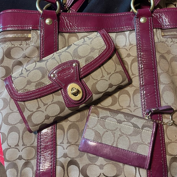 Coach Purse, Wallet & Coin Purse with Monogram Pattern and Leather Trim - Picture 9 of 11